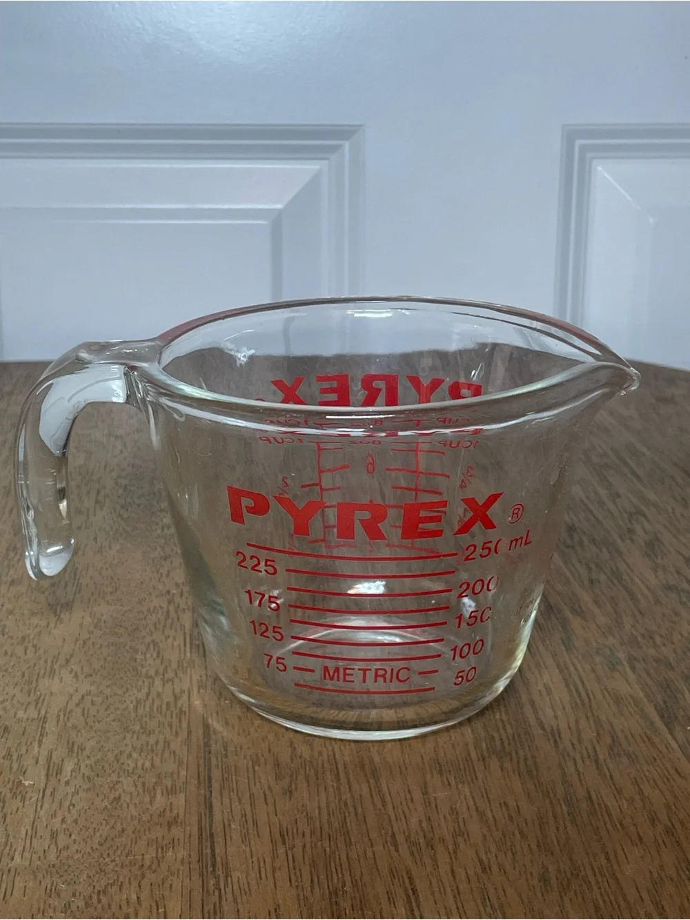 Pyrex 250 mL 1 Cup Glass Measuring Cup Red Lettering Handle Pour Spout
